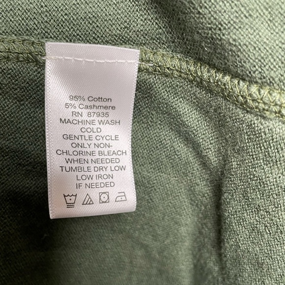Olive green V Neck sweater by Lori Goldstein (LOGO). Size Medium - Picture 5 of 7
